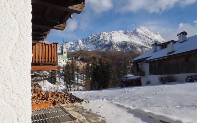 Crignes 53 Luxury Apartment Cortina