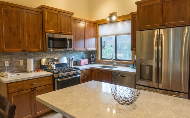 3048 Aspen Grove