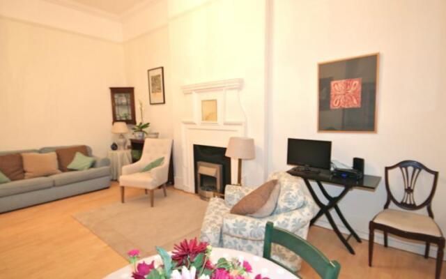 FG Property - Chelsea, Chelsea Embankment, Flat 9