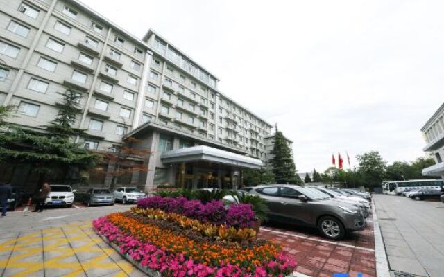 Guoyi Hotel