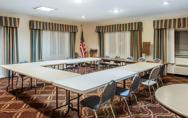 Quality Inn & Suites Grants - I-40