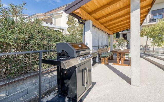 Pool And Garden Apartment Happy Sound