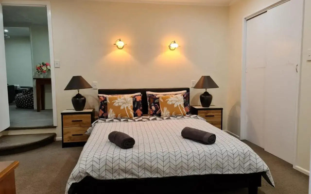 Hidden Gem and Entire Bungalow in Central hutt