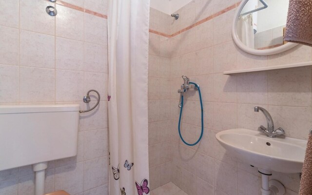 Nice Home in Fazana With Wifi and 2 Bedrooms