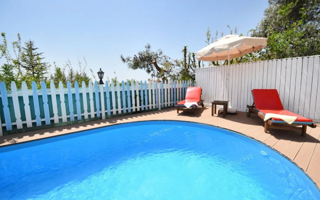 Villa Sezar by Helaltatilvillari