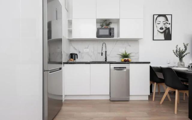 Spacious Apartment for 4 by Renters