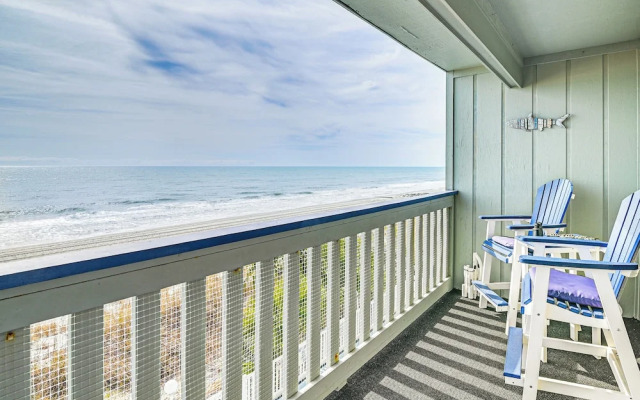 On-the-beach Escape: Oceanfront in Surfside!
