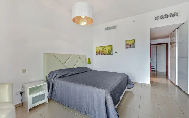 1BR Apartment with Marina View at Sadaf