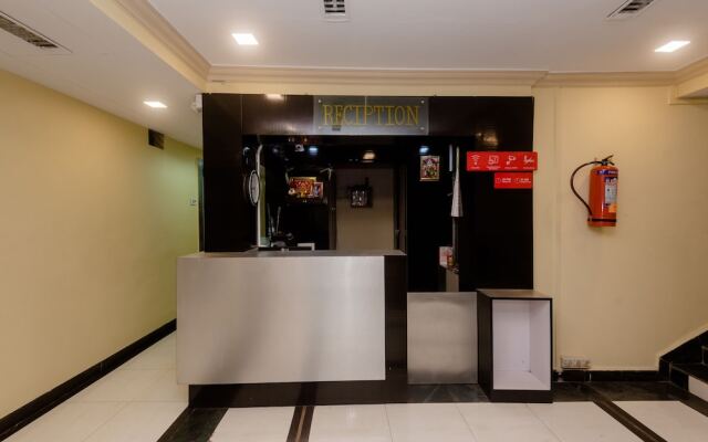 OYO 26206 Hotel Paras