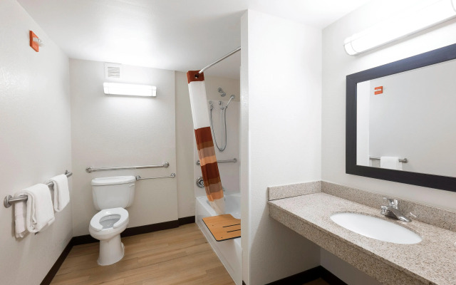 Red Roof Inn PLUS+ Boston - Woburn/ Burlington