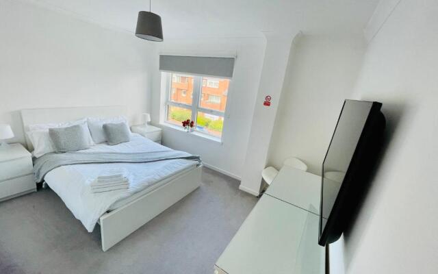 Modern 2 bed Apartment Near City Centre