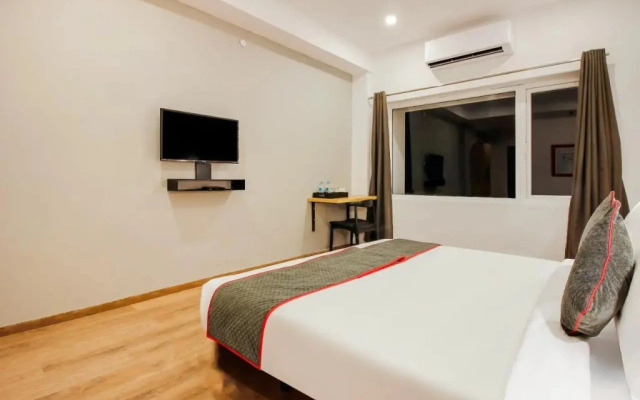 H Square by OYO Rooms