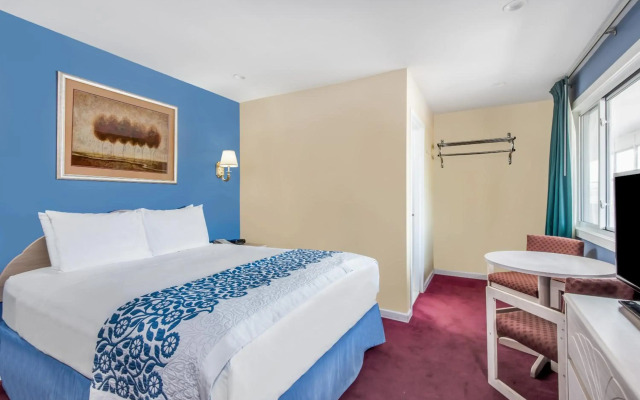 Days Inn by Wyndham Hicksville Long Island