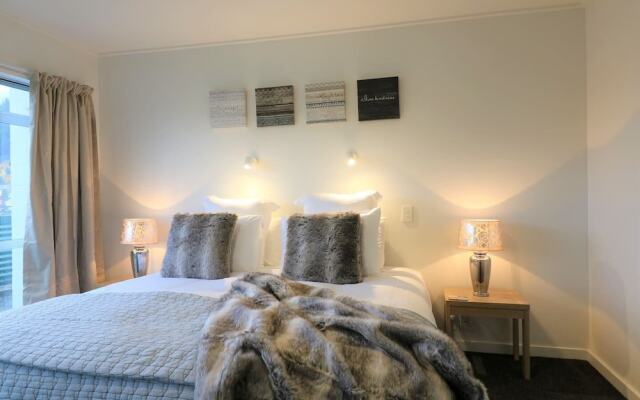 Central City Apartment, Parking, Bay Views