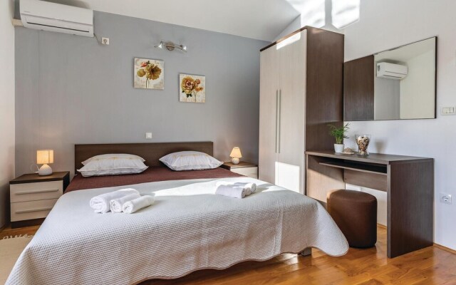 Amazing Home in Krnica with Hot Tub, WiFi & 4 Bedrooms