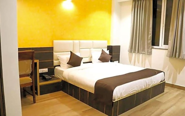 OYO Collection O 82503 Hotel Karma Inn
