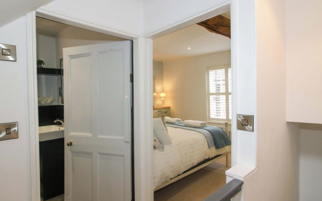 Raven Lane Retreat