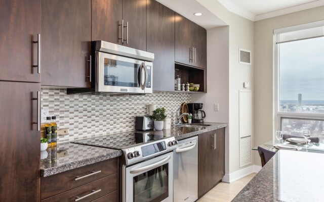QuickStay - Modern 2-Bedroom Condo, Panoramic City Views