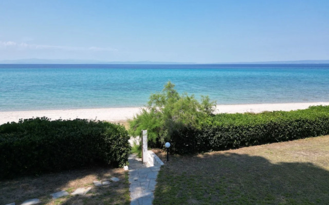 Villa Mare Azul - Luxury Beachfront Retreat in Hanioti, Halkidiki, Greece