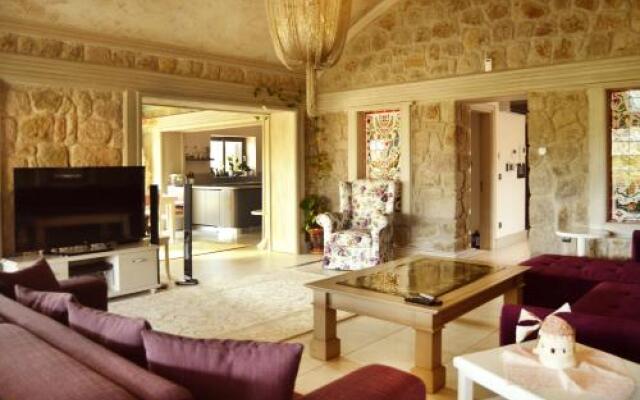 Important Group BD410 Luxury Villa in Ortakent