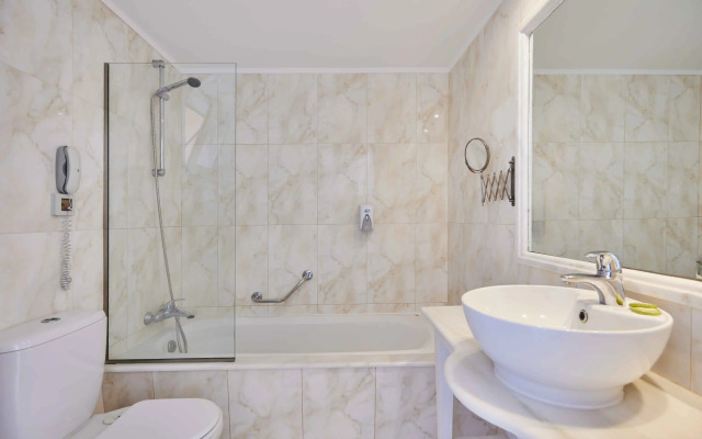 Gerakas Belvedere Hotel & Luxury Suites