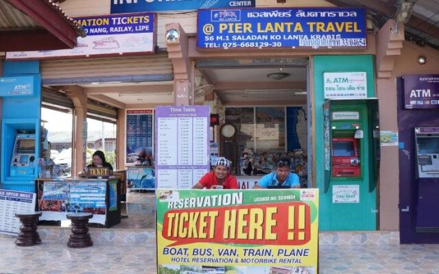 At Pier Hostel Lanta