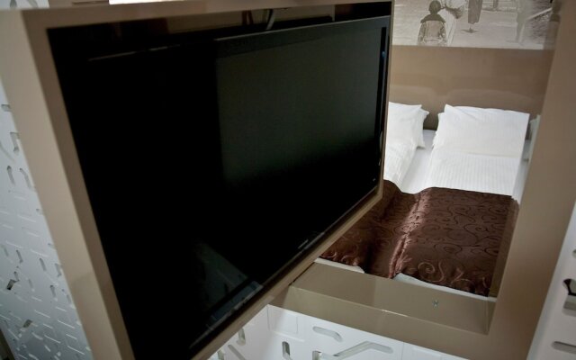 Bright Serviced Apartment With Breakfast bar