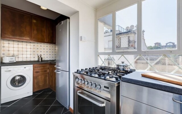 Elegant and Stylish Flat15min From the City Center