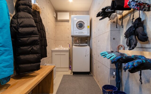 Off Piste Chalet by H2 Life