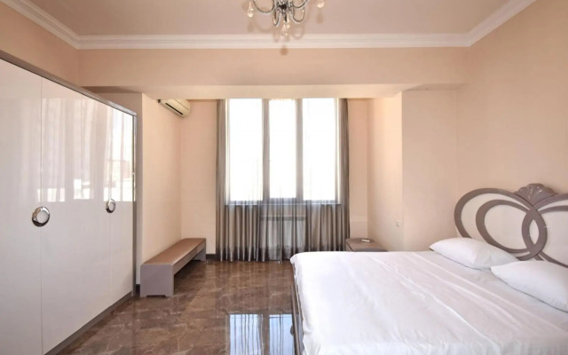 Teryan street, 4 bedrooms Luxury, Unique apartment TT888
