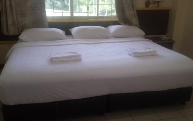 OYO 90104 Lady Anne Hotel