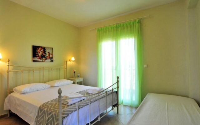 Fotinia Beach House 1st floor - Dionysiou Beac...