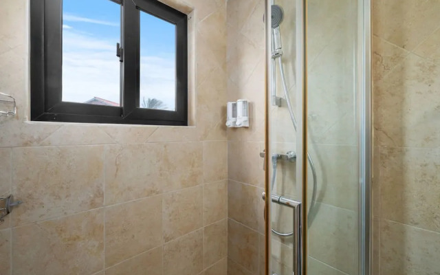 Upscale Gated Community Oasis Close to the Beach