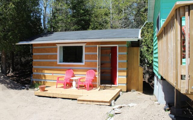 Mikinaak Cottage & Cabin Rentals