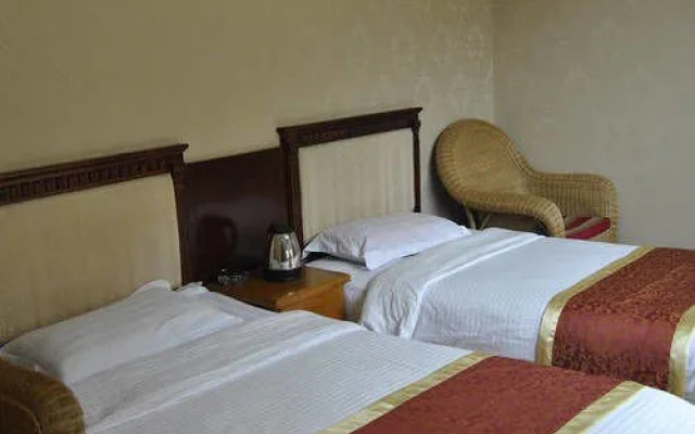 Lixian County Taoping Qiang Village Erma Inn