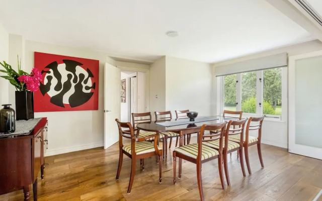 Spacious & Stylish Cotswold Family home