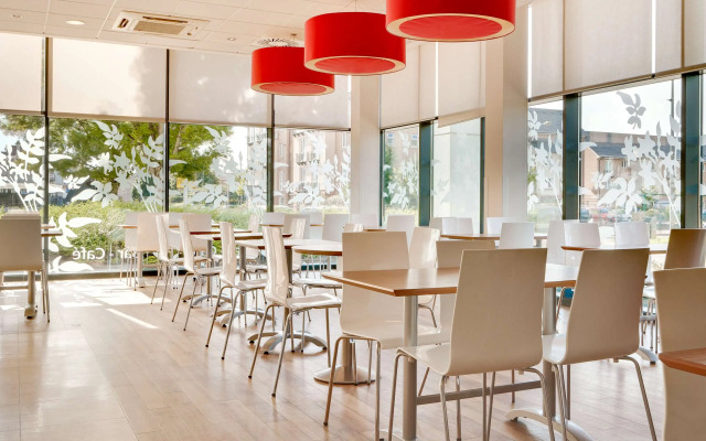 Travelodge Cardiff Atlantic Wharf Hotel