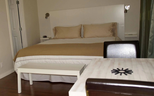 Crescent Motel