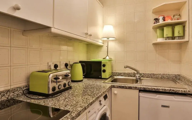 Sloane Avenue Apartment