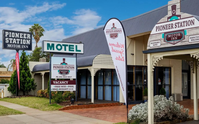 Pioneer Station Motor Inn