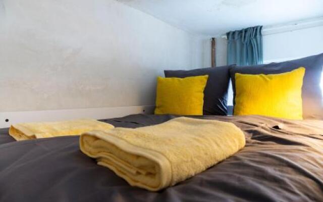 Shabby Chic Apartment  Freshly Furnished  Self Check-In