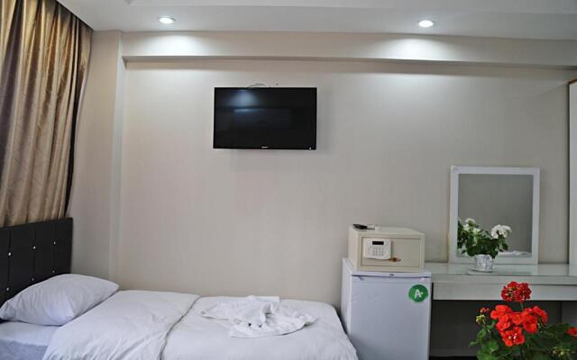 holiday family apart