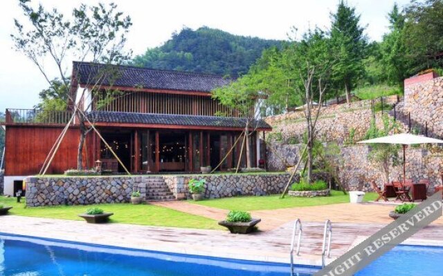 One Mountain Nine Houses