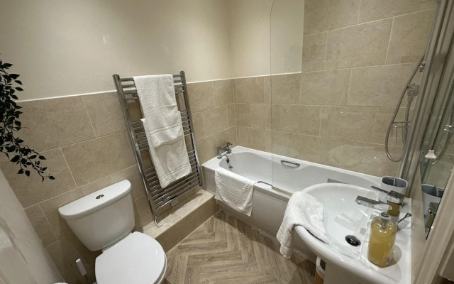 Charming 2-bed Apartment in Danbury, Essex