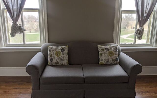 Stratford Suites - 66 Daly Ave