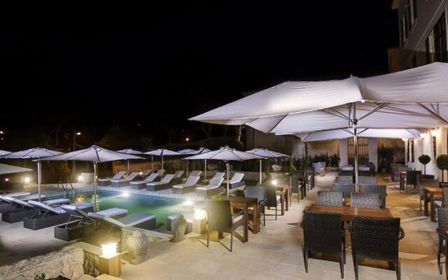 Dolphin Suites Hotel