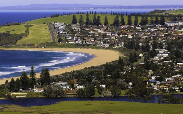 THE WERRI SHACK Werri Beach Gerringong 4pm check out Sundays