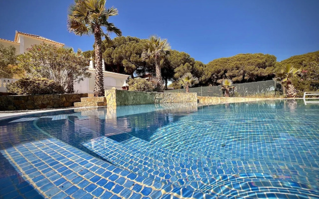 Quarteira Premium Villa by Homing