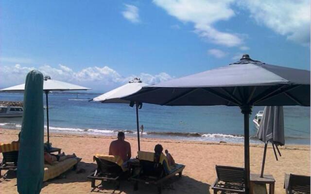 Pollok and Lemayeur Beach Front Hotel