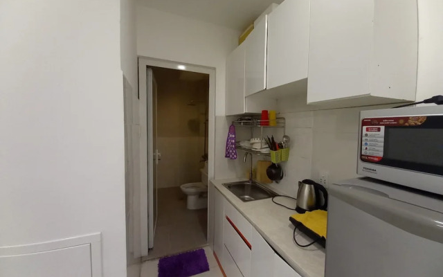 Smiley Apartment 8